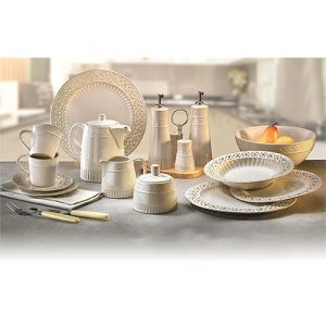 Service à table en porcelaine