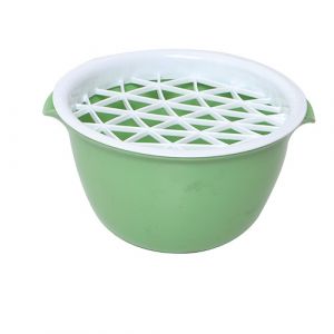 Bol en plastique avec passoire