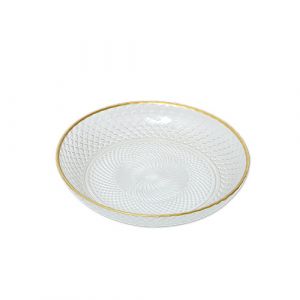 Assiette avec bordure dorée